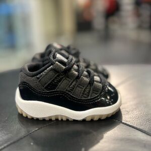 Air Jordan 11 low 72-10 baby shoes size 3C toddlers